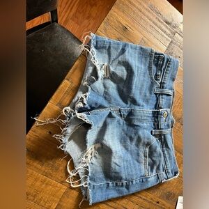 LEVIS size 27 Women’s Shorts like new
